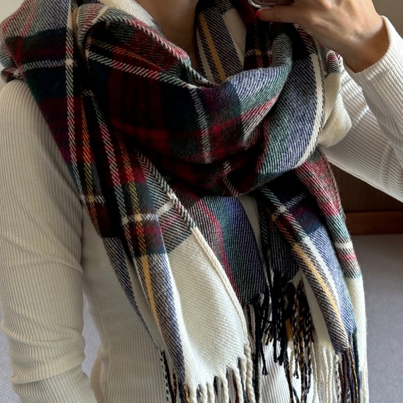 Soft Oversized blanket scarf - Picture 3 of 8